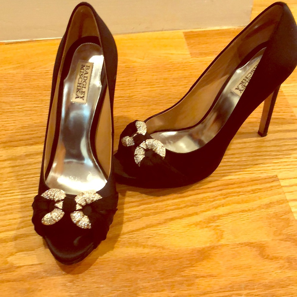Badgley Mischka peep toe heel